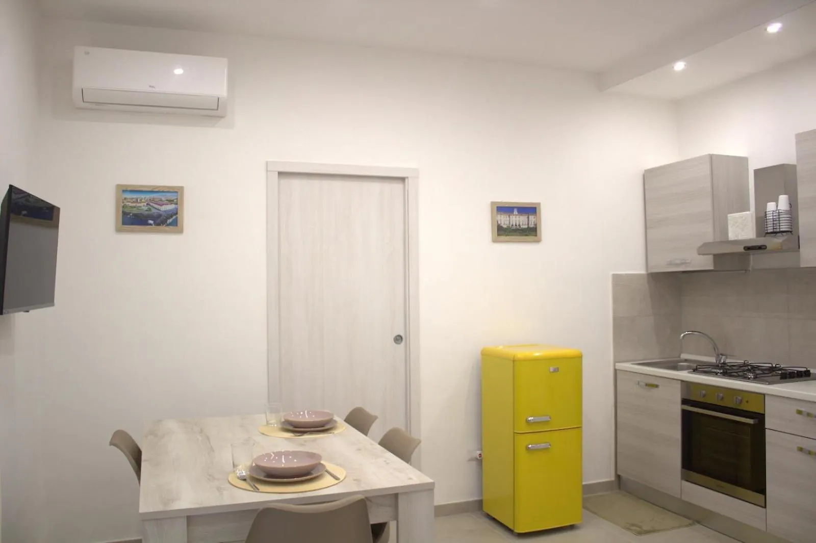 Realeborbonica-Intero Appartamento Con Ampio Terrazzino Portici Italy