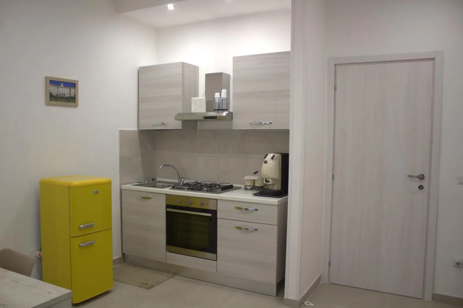 Realeborbonica-Intero Appartamento Con Ampio Terrazzino Portici
