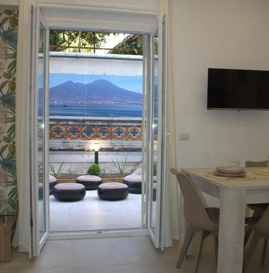 Realeborbonica-Intero Appartamento Con Ampio Terrazzino Portici